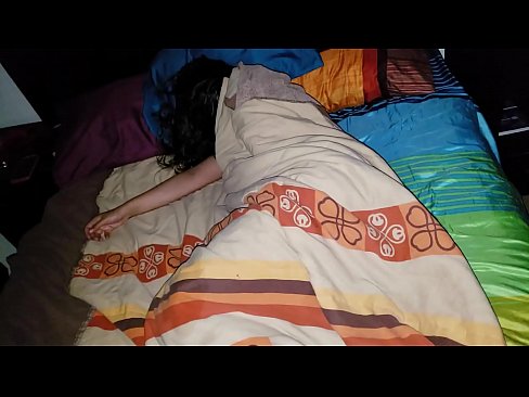 ❤️ Kasupoeg sõimab oma noort kasuema, kui ta magab. ❤️ Kvaliteetne porno at us