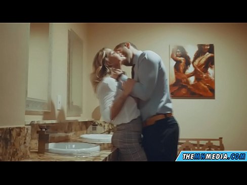 ❤️ Kui rinnakas blondiin võrgutab sind avalikus tualettruumis ❤️ Kvaliteetne porno at us